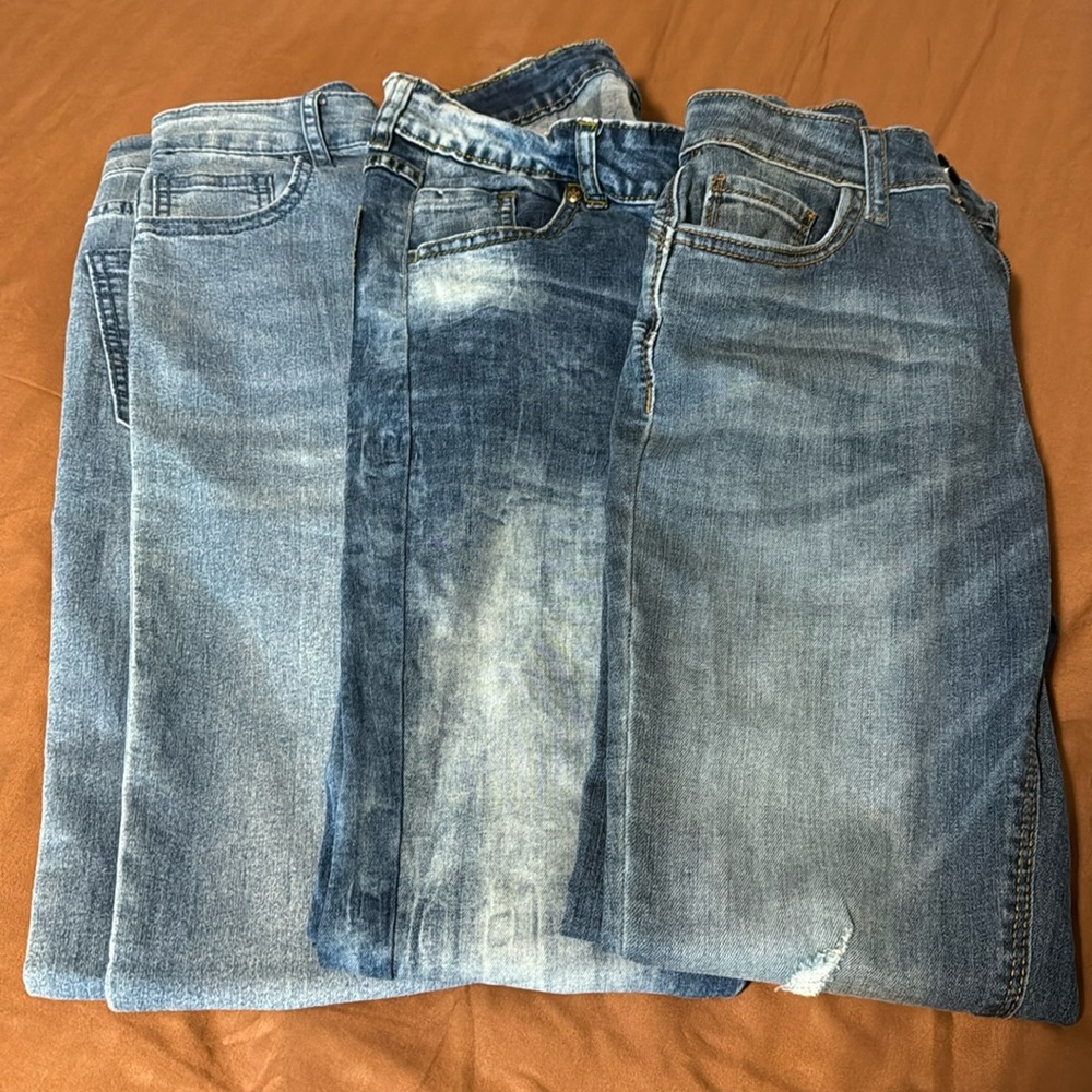 3 for $50 assorted stretch jeans size small,good as new. Worn once to twice only